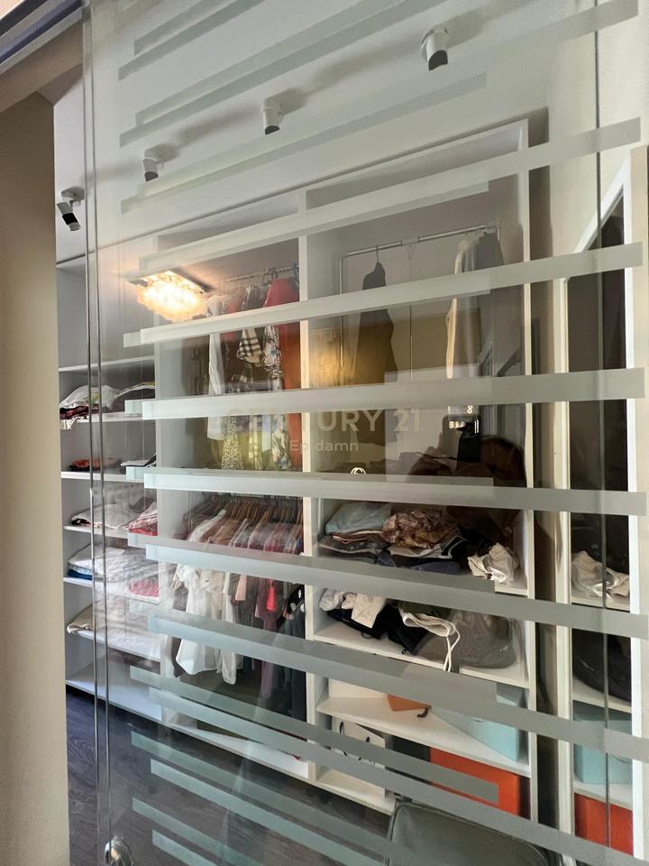 SHITET  APARTAMENT 3+1 AFER VILES SE ZOGUT!