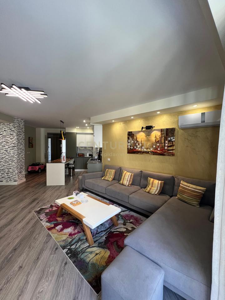 SHITET  APARTAMENT 3+1 AFER VILES SE ZOGUT!
