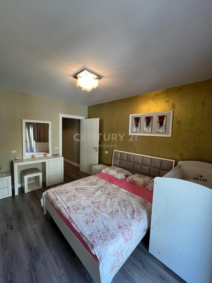 SHITET  APARTAMENT 3+1 AFER VILES SE ZOGUT!
