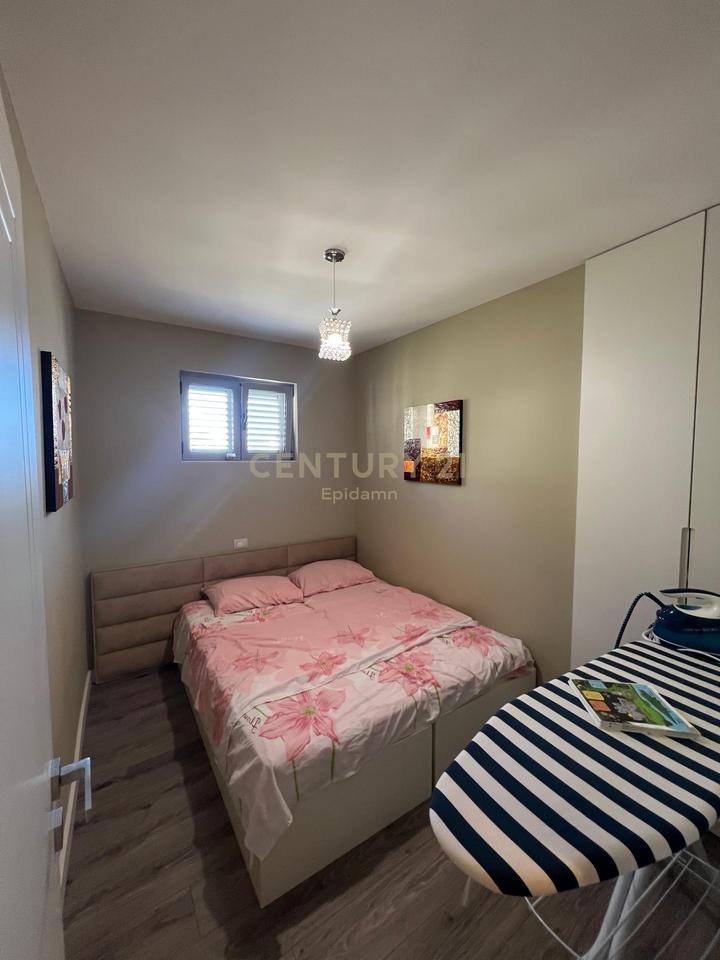 SHITET  APARTAMENT 3+1 AFER VILES SE ZOGUT!