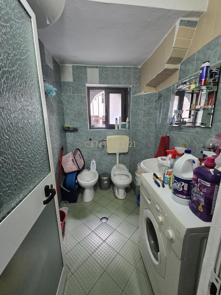 Appartamento 2+1 con garage nel centro di Durazzo!