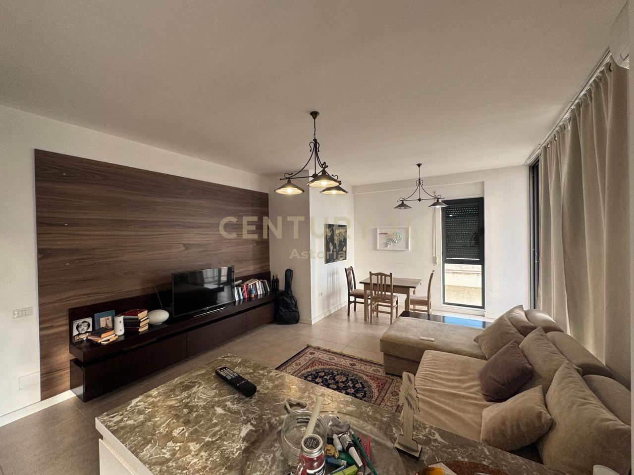 Shitet apartament 2+1+2 me dy ballkone në Fresk