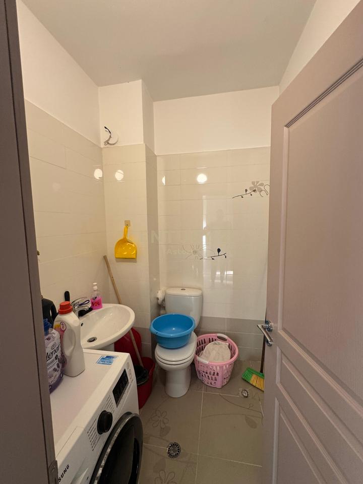 Shitet apartament 2+1+2 me dy ballkone në Fresk