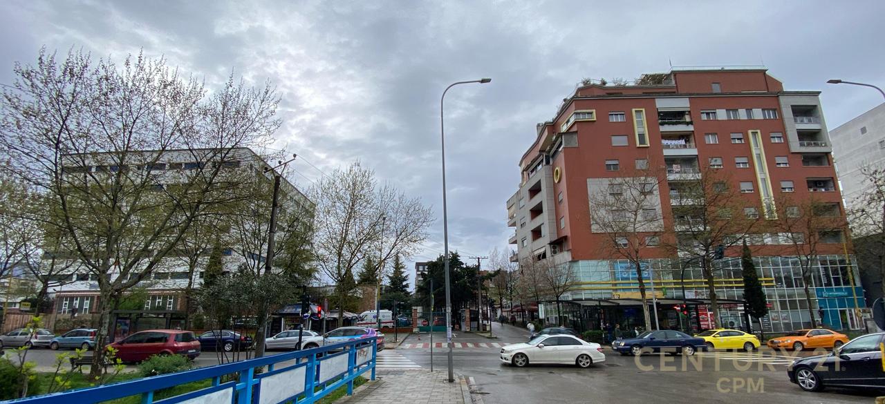 ACCANTO ALLA NUOVA MATERNITÀ, STIAMO VENDENDO UN'UNITÀ AZIENDALE