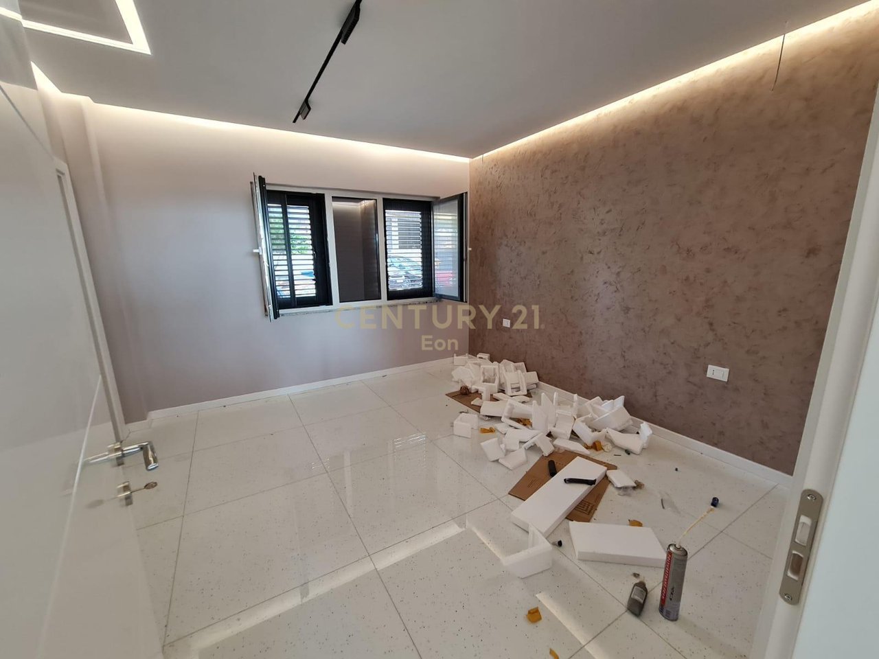 SHITET SUPER APARTAMENT 2+1+2 TE VILA E ZOGUT !