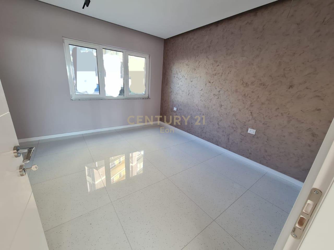SHITET SUPER APARTAMENT 2+1+2 TE VILA E ZOGUT !