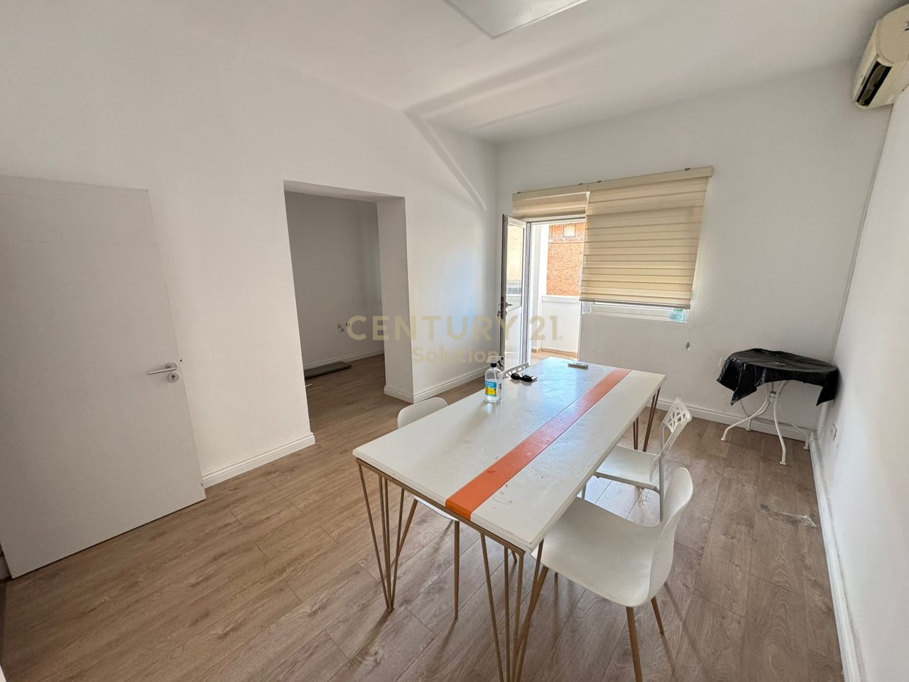 APPARTAMENTO 3+1 IN AFFITTO PER ATTIVITÀ COMMERCIALE!