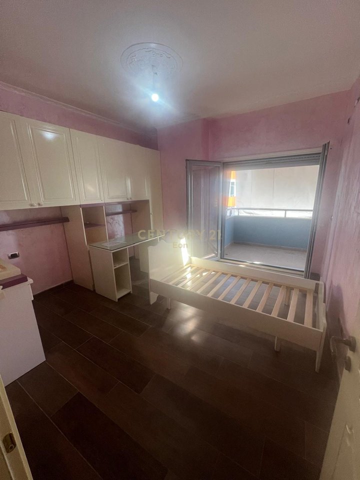 Apartament 2+1 në shitje në qendren e Lushnjes