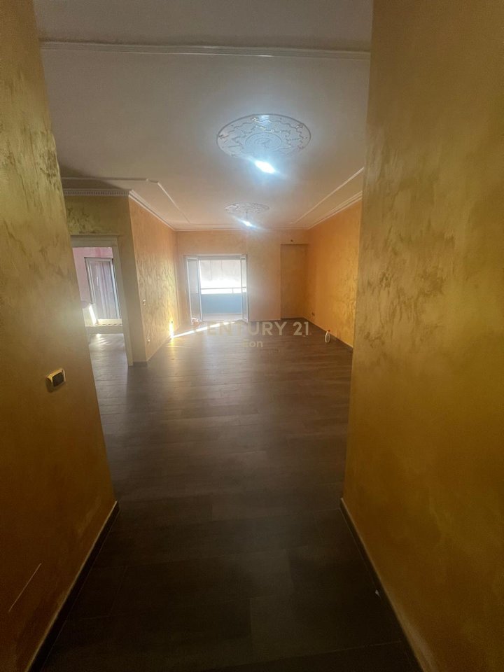Apartament 2+1 në shitje në qendren e Lushnjes