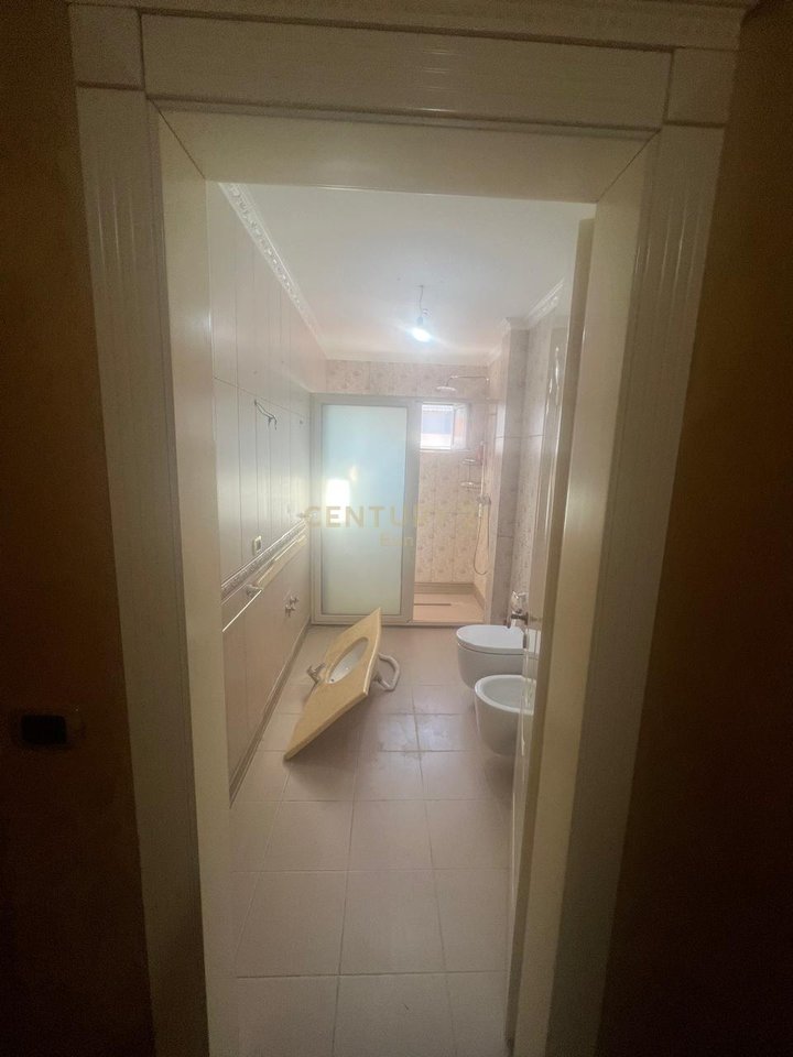 Apartament 2+1 në shitje në qendren e Lushnjes