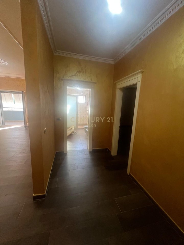 Apartament 2+1 në shitje në qendren e Lushnjes