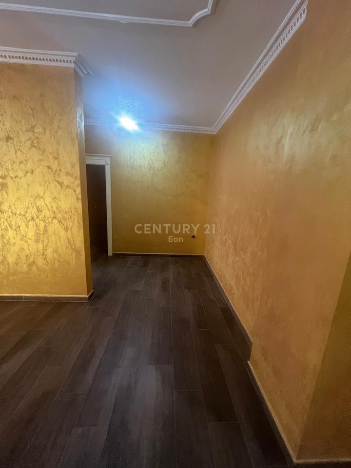 Apartament 2+1 në shitje në qendren e Lushnjes