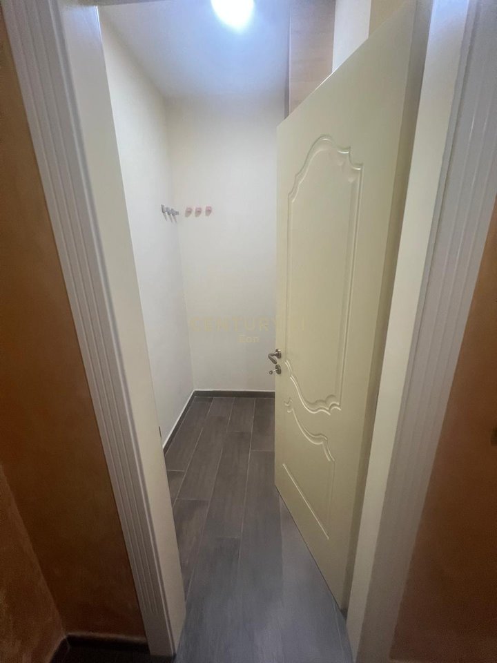 Apartament 2+1 në shitje në qendren e Lushnjes