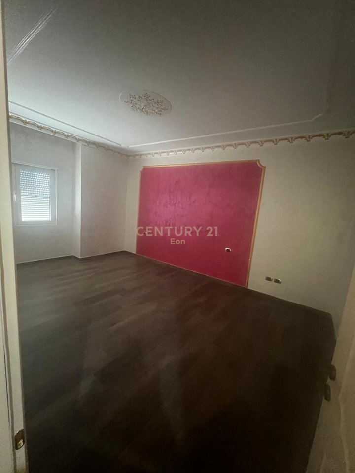 Apartament 2+1 në shitje në qendren e Lushnjes