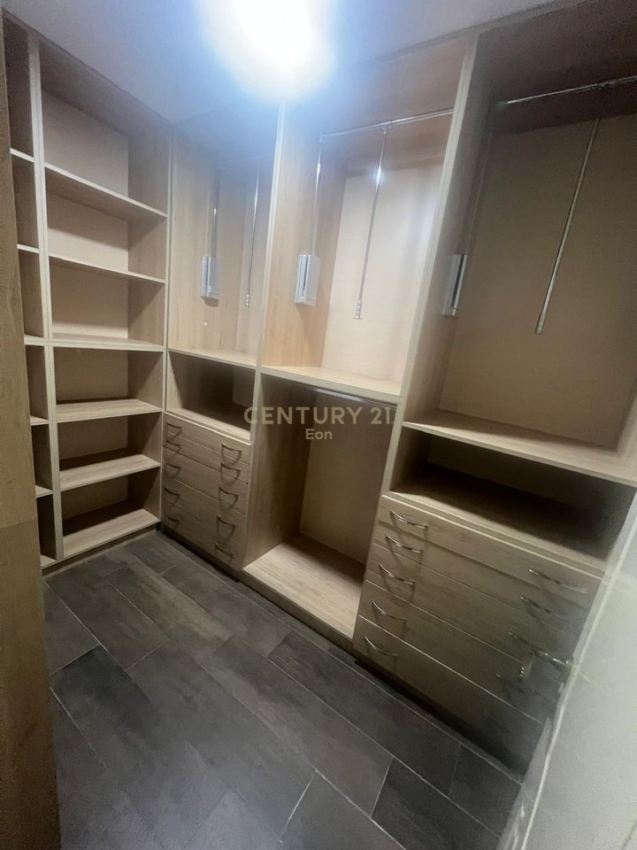 Apartament 2+1 në shitje në qendren e Lushnjes