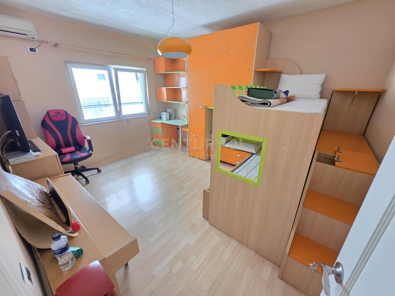 Shitet Apartament 2+1+2 ne Bllok tek Tribeca.