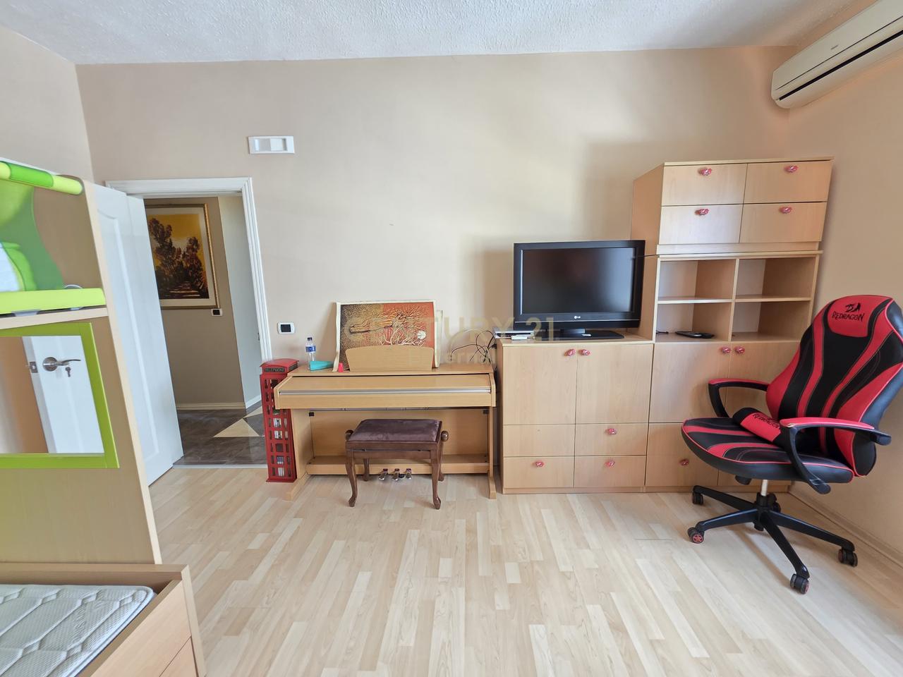 Shitet Apartament 2+1+2 ne Bllok tek Tribeca.