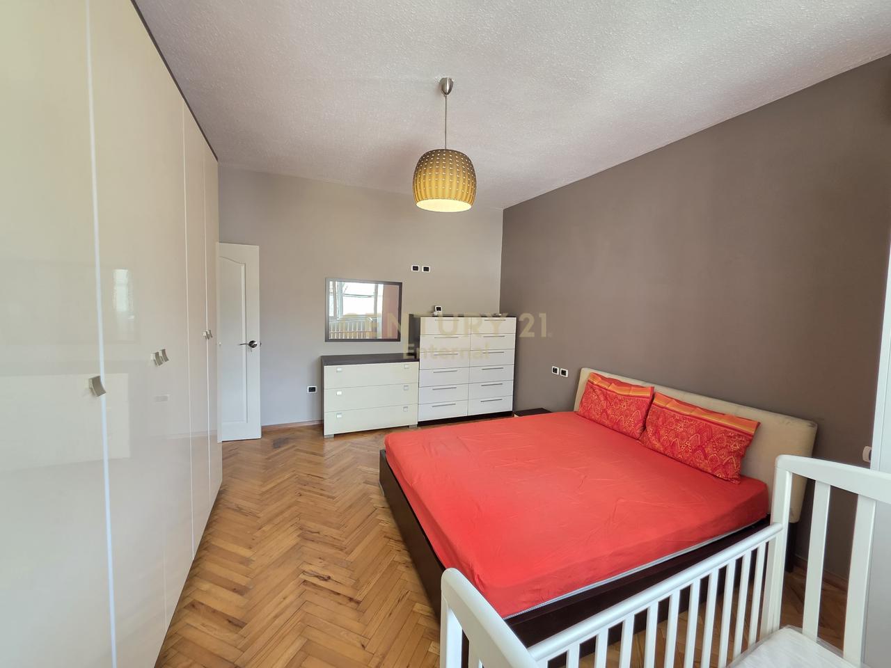Shitet Apartament 2+1+2 ne Bllok tek Tribeca.