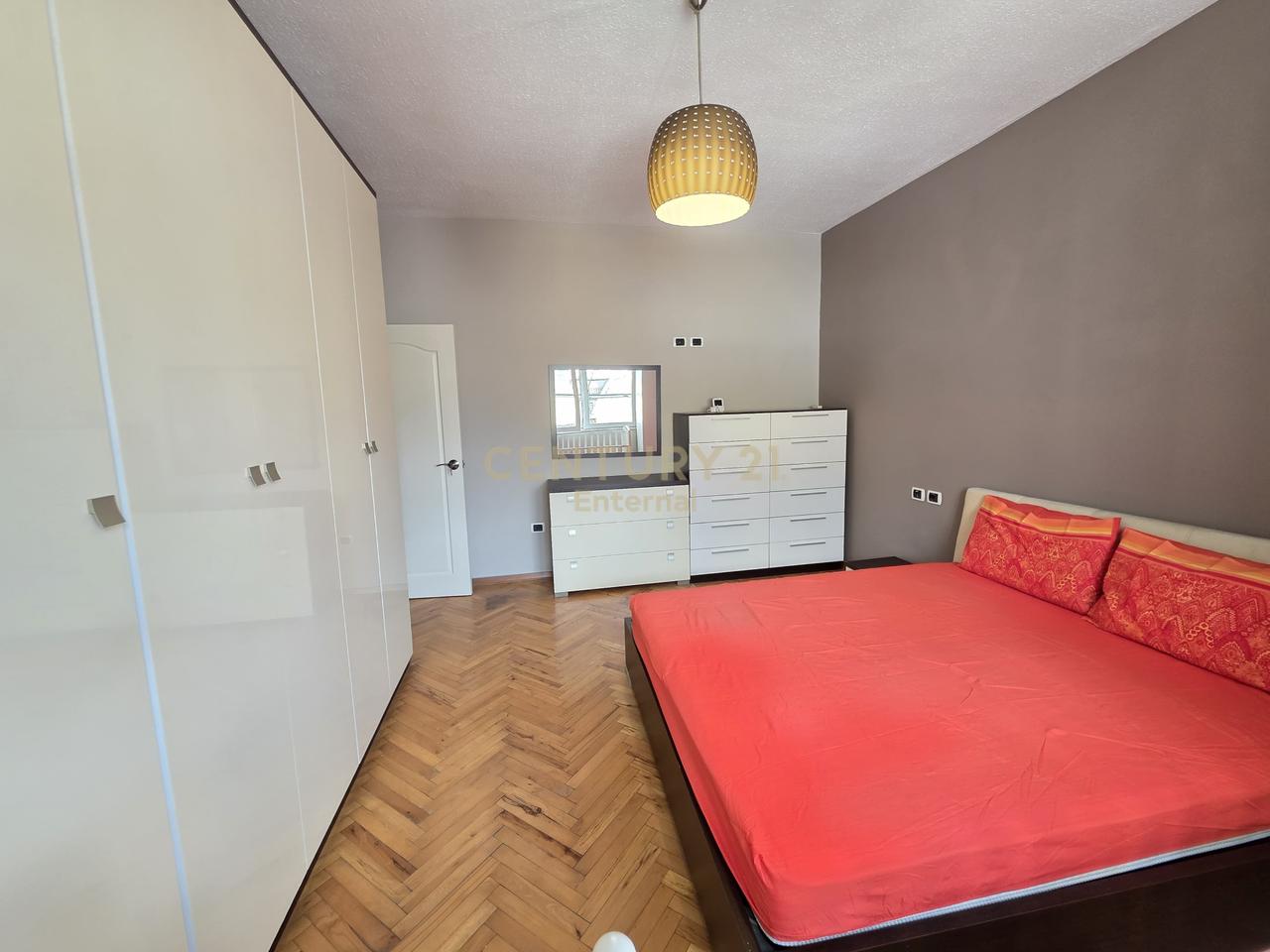 Shitet Apartament 2+1+2 ne Bllok tek Tribeca.