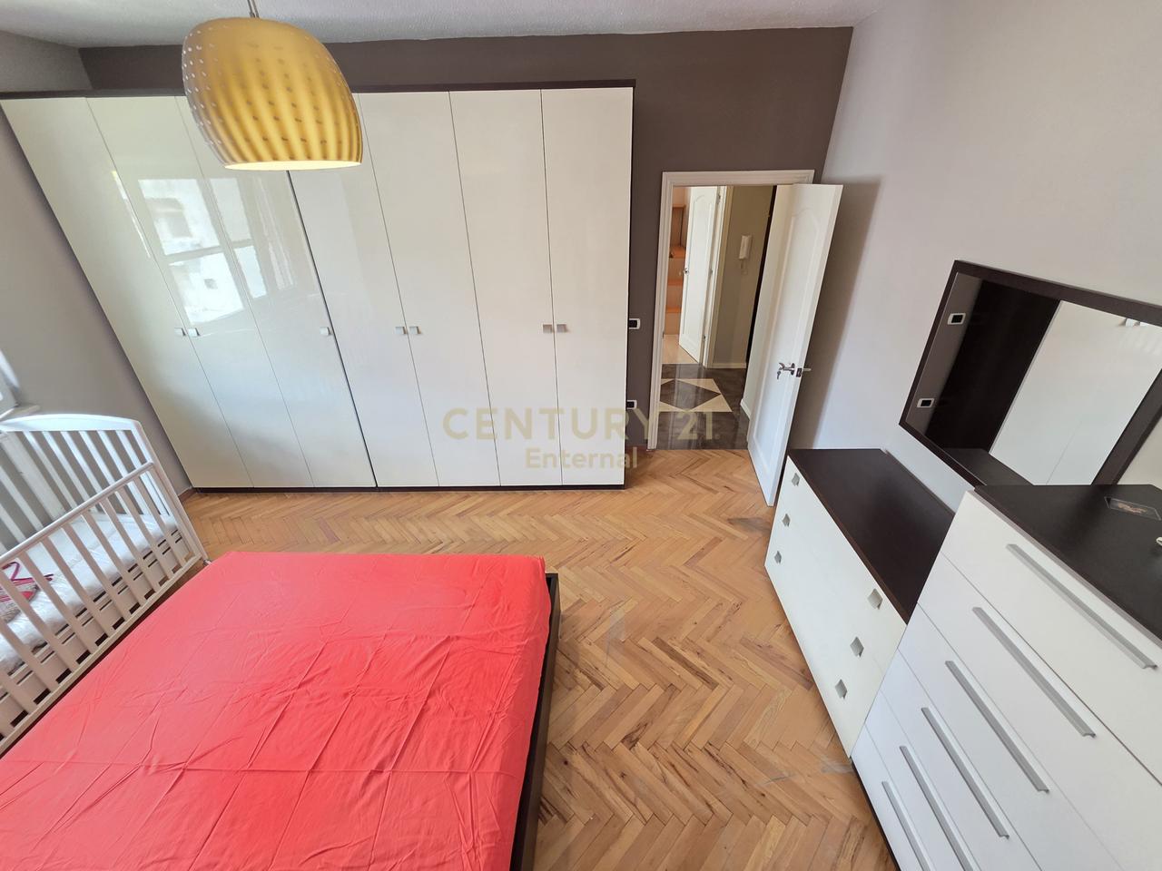 Shitet Apartament 2+1+2 ne Bllok tek Tribeca.