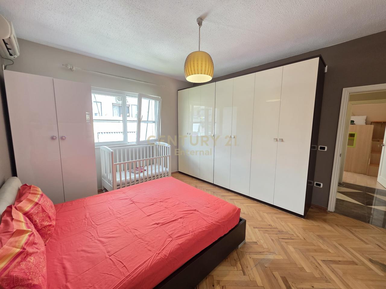 Shitet Apartament 2+1+2 ne Bllok tek Tribeca.