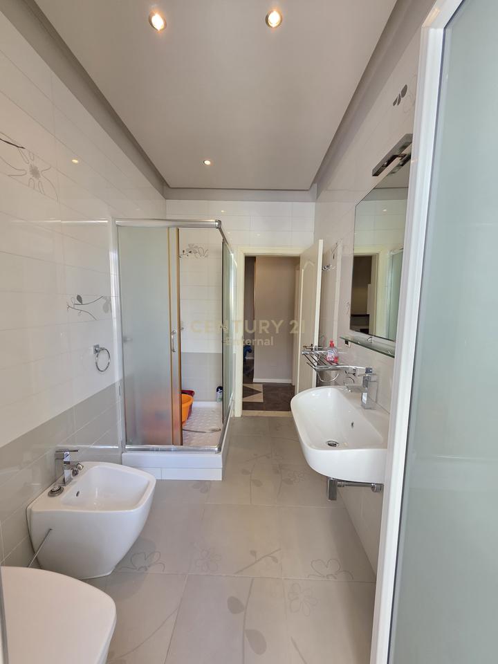 Shitet Apartament 2+1+2 ne Bllok tek Tribeca.