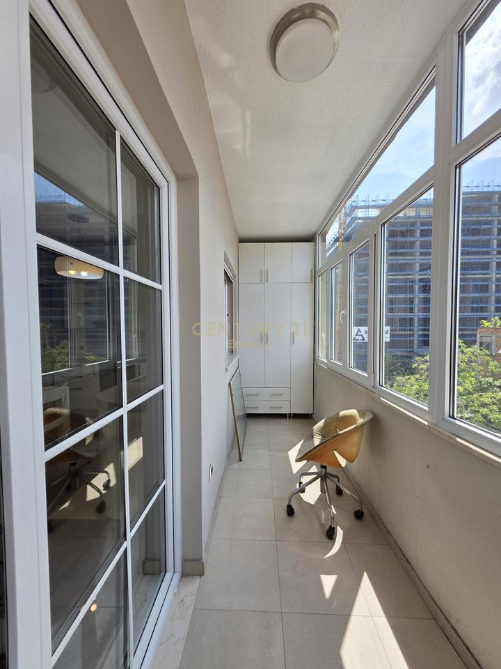 Shitet Apartament 2+1+2 ne Bllok tek Tribeca.
