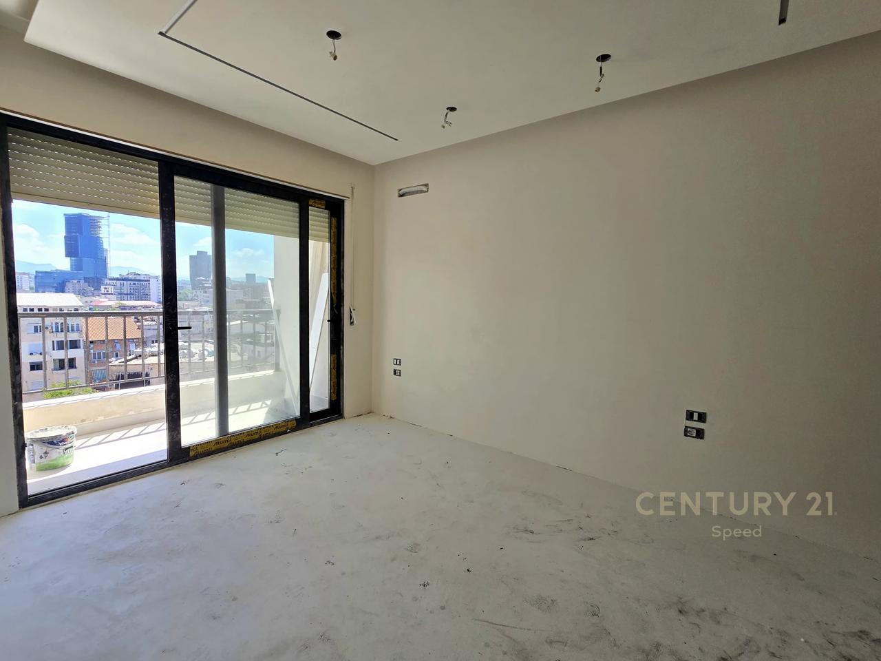 Appartamento 2+1+2 in vendita in Via Durrës!!