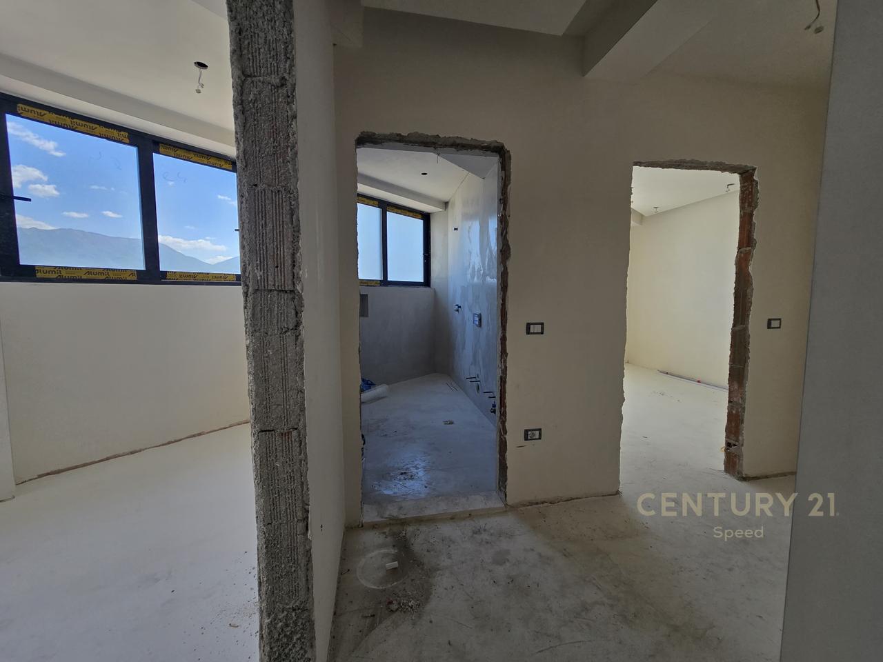 Appartamento 2+1+2 in vendita in Via Durrës!!