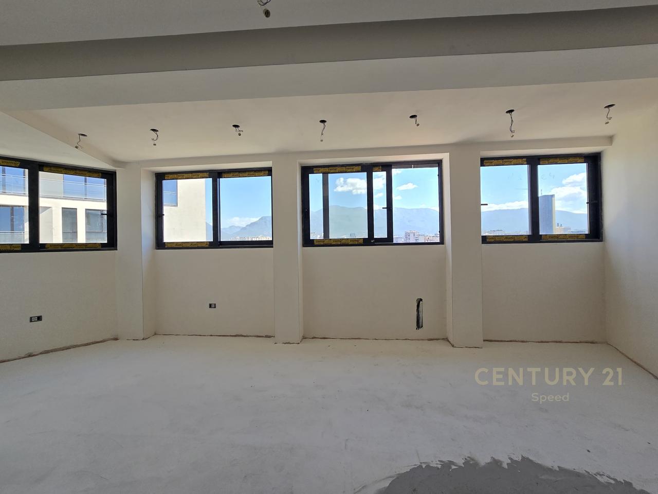 Appartamento 2+1+2 in vendita in Via Durrës!!