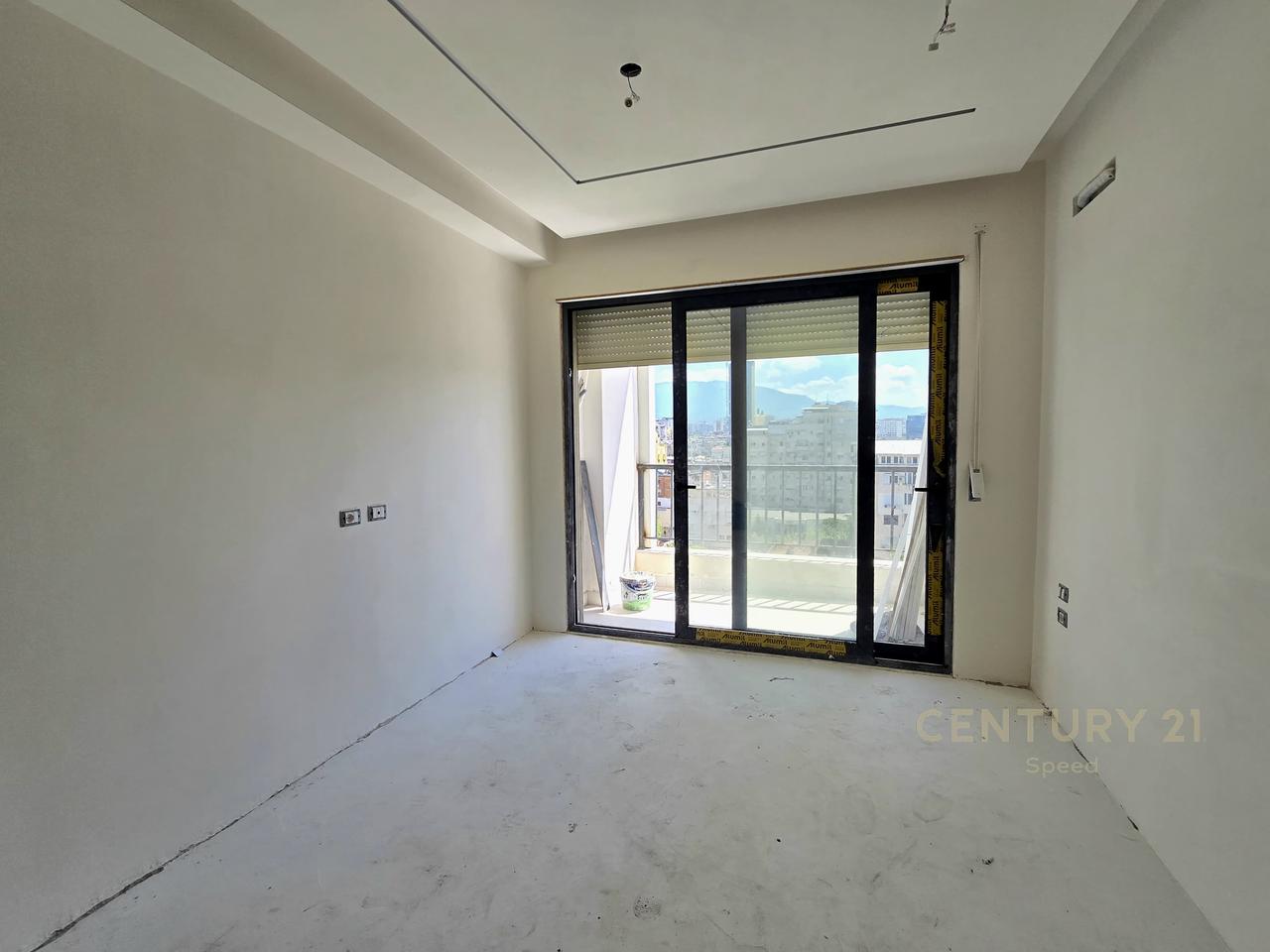 Appartamento 2+1+2 in vendita in Via Durrës!!