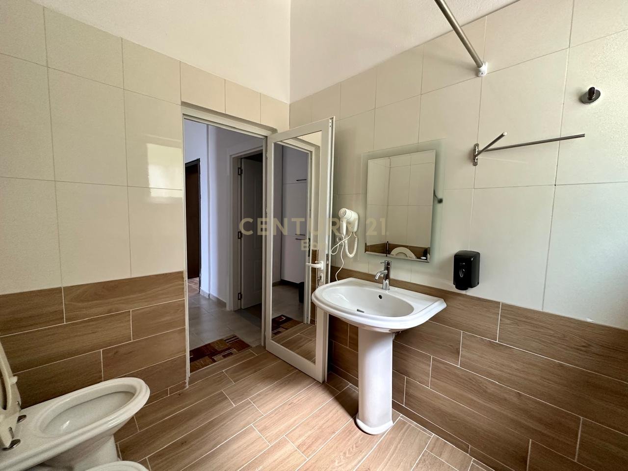 Apartament 1+1 me verande Pamje Deti Për Shitje në Currila, Durrës !