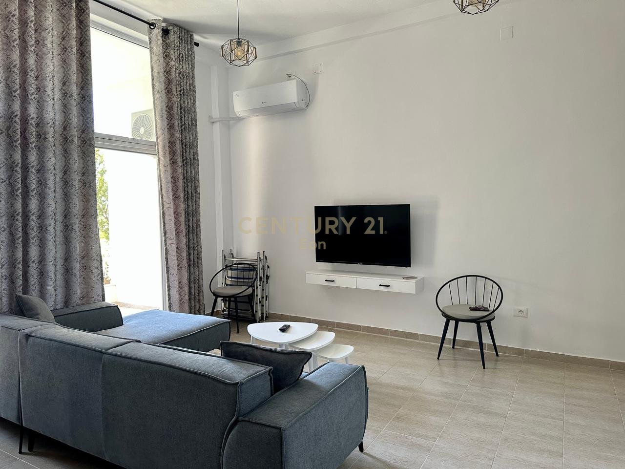 Apartament 1+1 me verande Pamje Deti Për Shitje në Currila, Durrës !