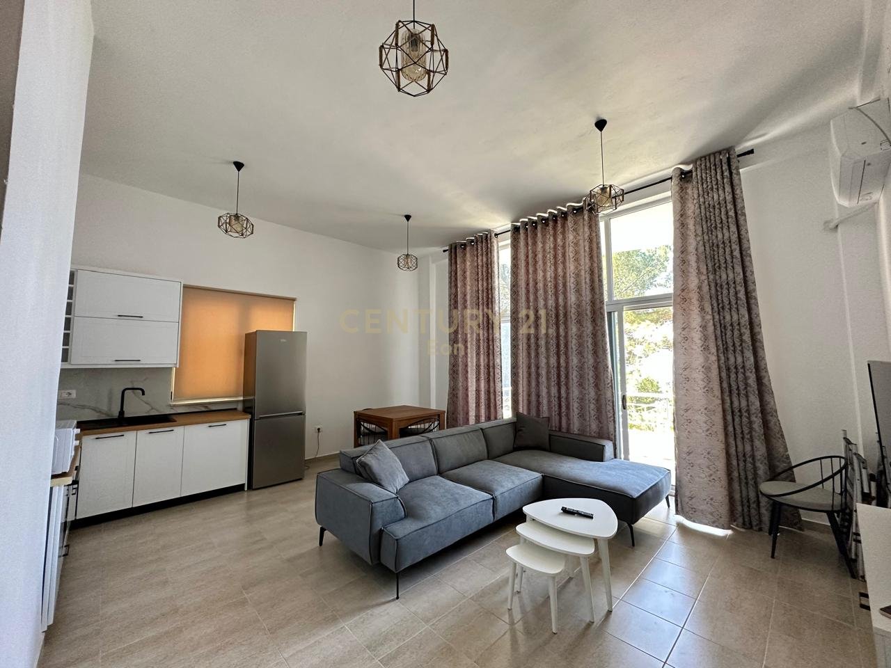 Apartament 1+1 me verande Pamje Deti Për Shitje në Currila, Durrës !