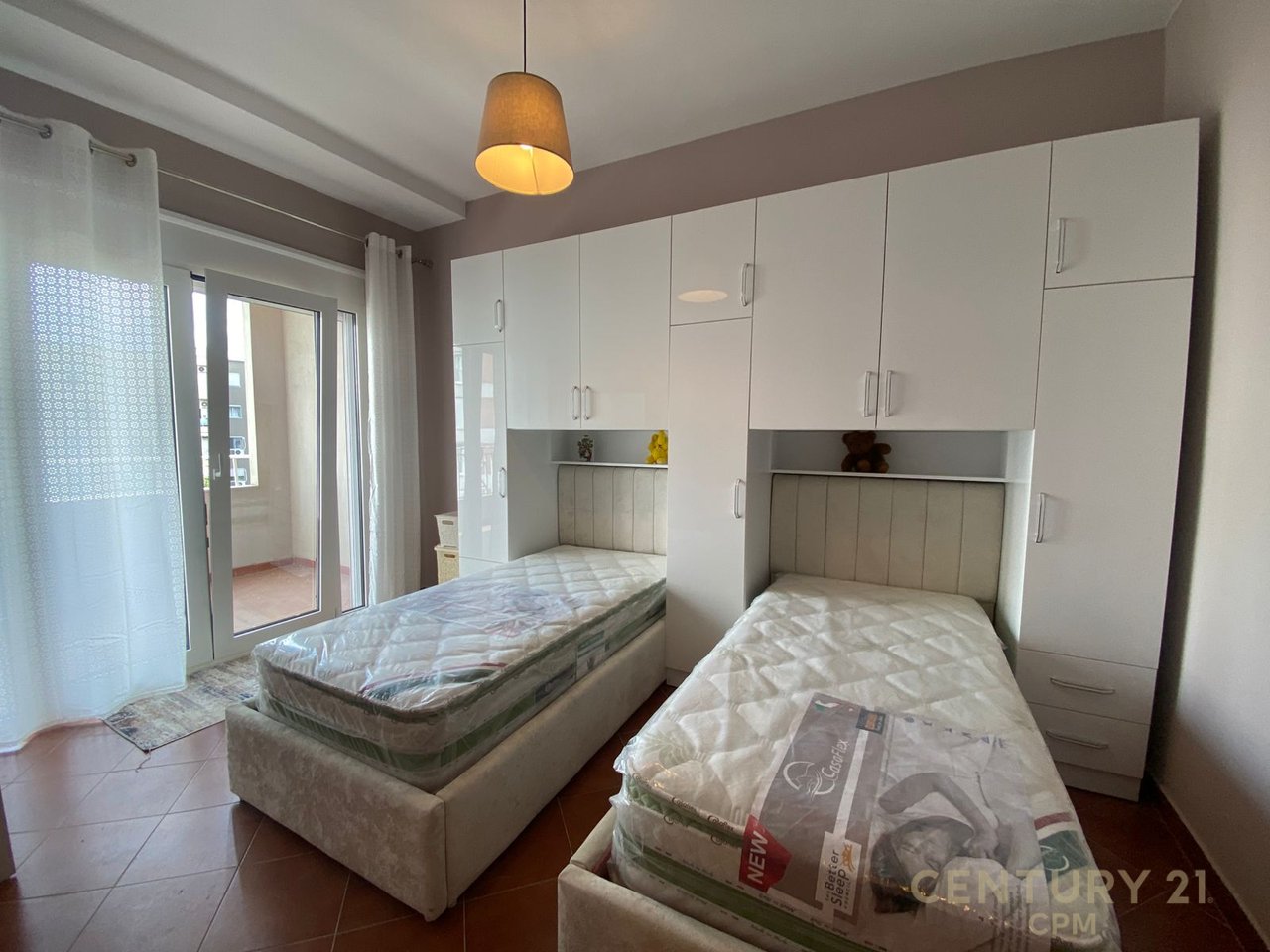 NE KOMUNEN E PARISIT JAPIM APARTAMENT 2+1+PARKIM
