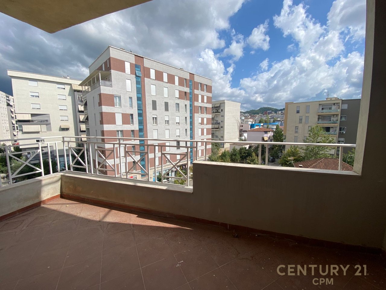 NE KOMUNEN E PARISIT JAPIM APARTAMENT 2+1+PARKIM