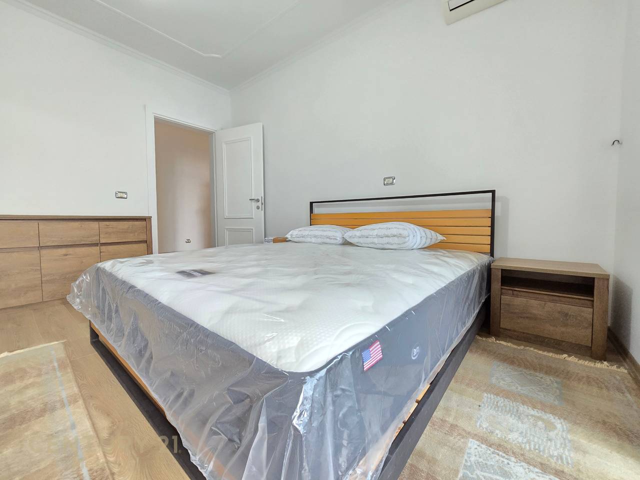 Apartament 2+1+2 për Qira pranë Pallateve
Shallvaret- 1150 € Bruto