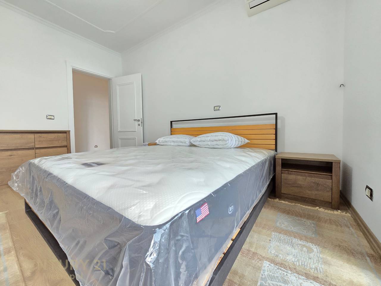 Apartament 2+1+2 për Qira pranë Pallateve
Shallvaret- 1150 € Bruto