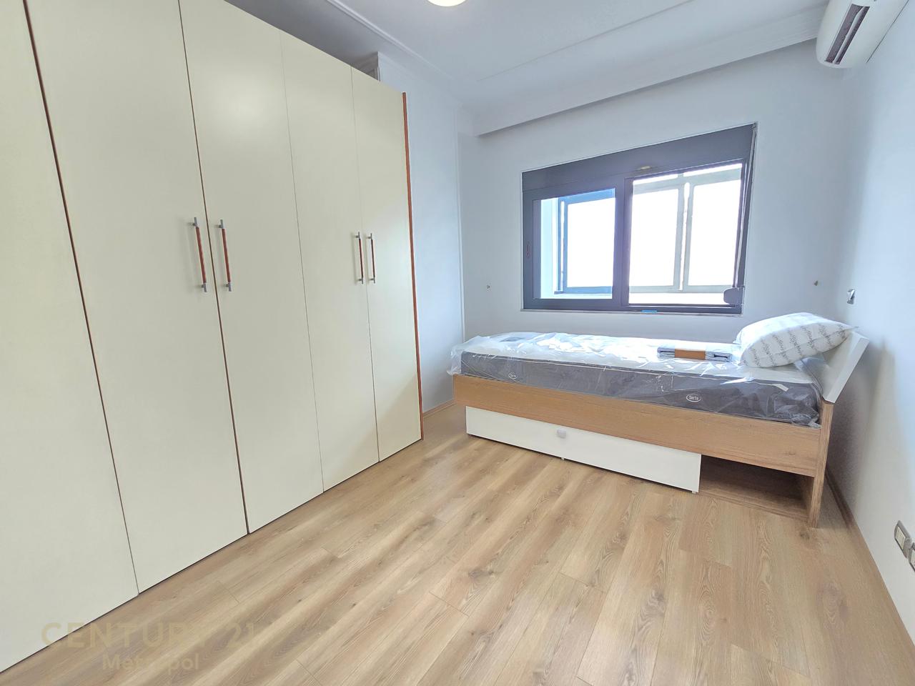 Apartament 2+1+2 për Qira pranë Pallateve
Shallvaret- 1150 € Bruto