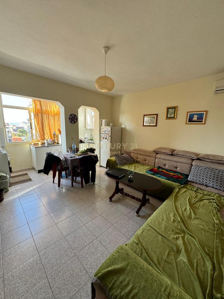 SHITET APARTAMENT 2+1 NE RRUGEN FORTUZI