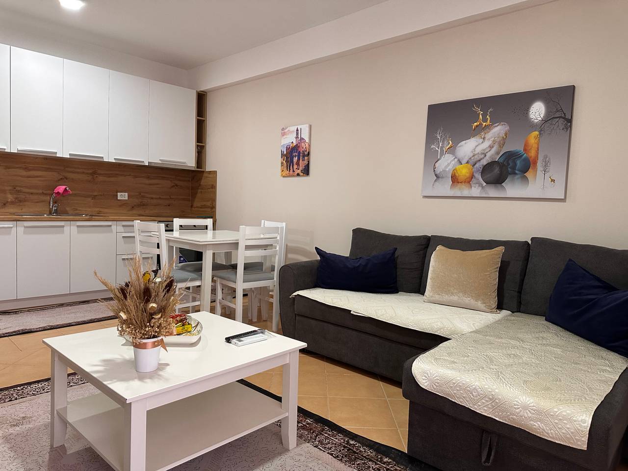 2+1 APARTMENT FOR RENT IN THE MUNICIPALITY OF PARIS NEAR KOSOVAREV STREET!