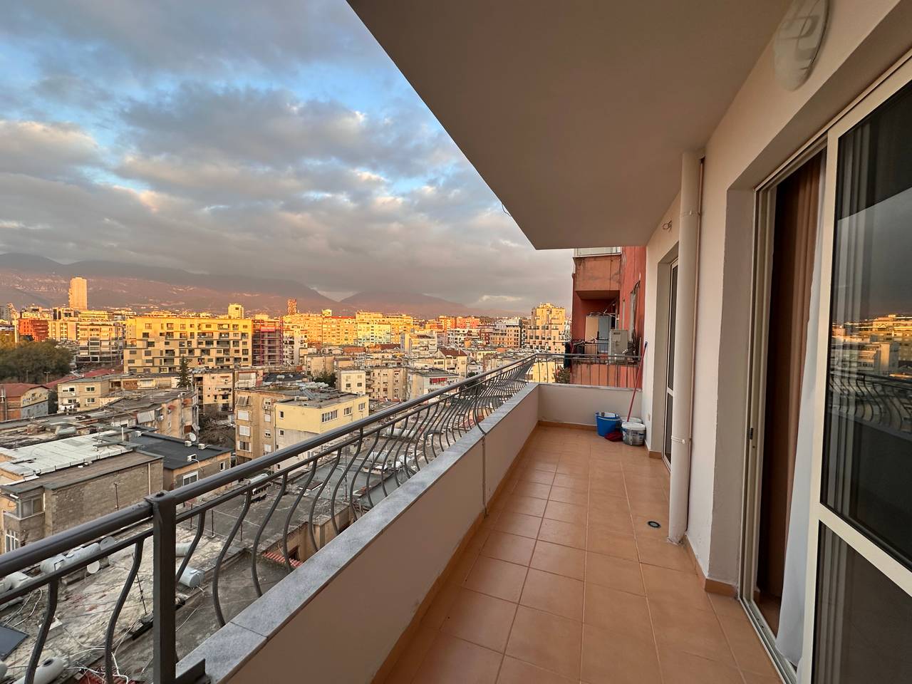 2+1 APARTMENT FOR RENT IN THE MUNICIPALITY OF PARIS NEAR KOSOVAREV STREET!