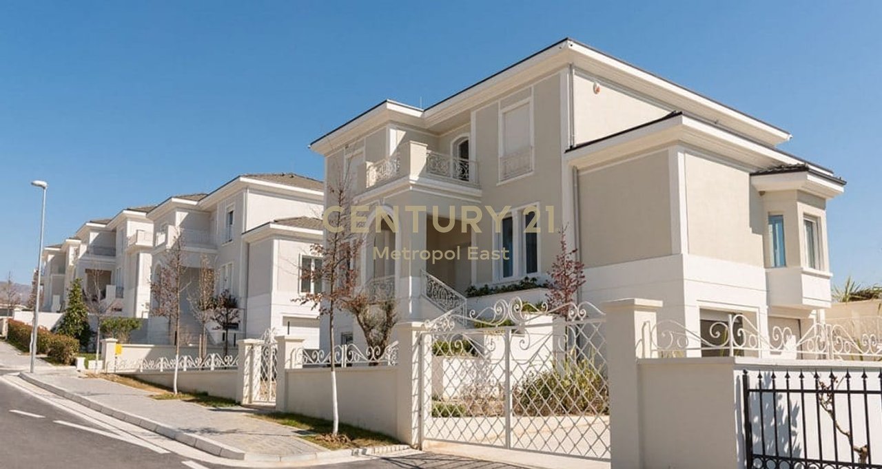 Villa with pool for rent in "Rolling Hill" Residence.