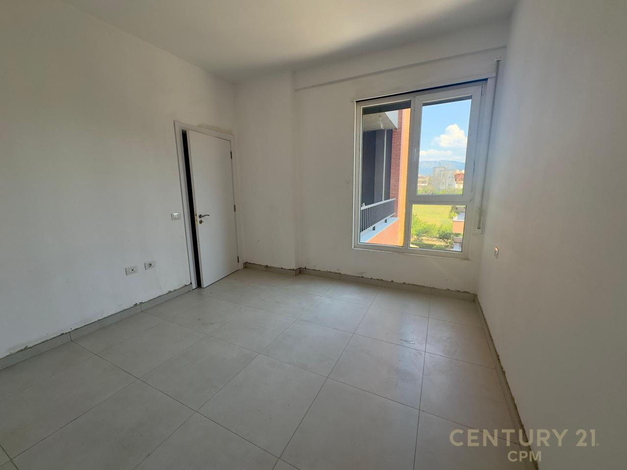 Shitet apartament 1+1 buze Unazes ne Paskuqan!