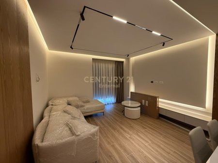 Appartamento 1+1+2 Posto Auto in Affitto ad Astir, Tirana - €650 | 74 m²