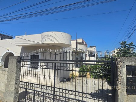 CASA PRIVATA IN VENDITA NELL'AREA KOMBINAT! (COMUNE DI VAQARR)