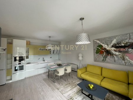 QIRA, APARTAMENT 2+1 TE NOBIS, LIQENI I TIRANES!