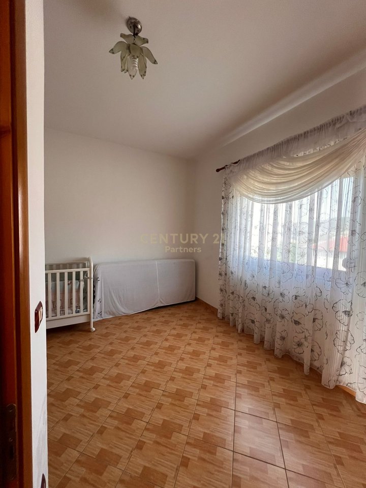 VILLA SU DUE PIANI IN VENDITA A 15 MINUTI DALLA BAIA DI LALEZ PER SOLI 220.000 EURO