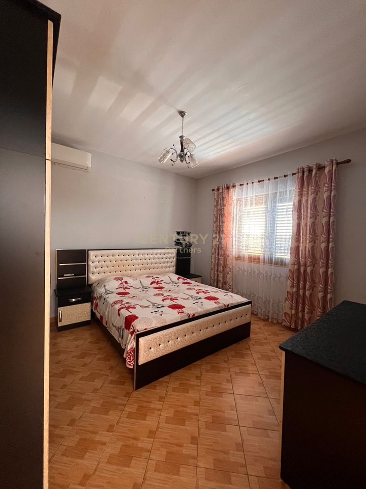 VILLA SU DUE PIANI IN VENDITA A 15 MINUTI DALLA BAIA DI LALEZ PER SOLI 220.000 EURO