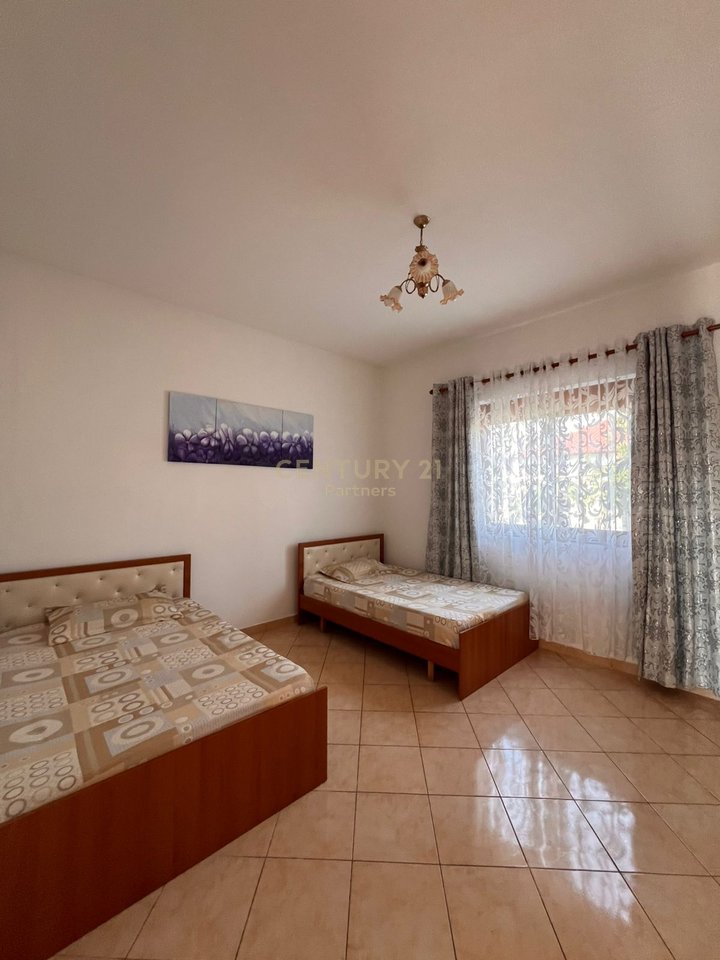 VILLA SU DUE PIANI IN VENDITA A 15 MINUTI DALLA BAIA DI LALEZ PER SOLI 220.000 EURO